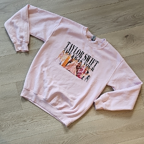 Gildan Taylor Swift The Eras Tour Pink Crewneck Small - Picture 1 of 15